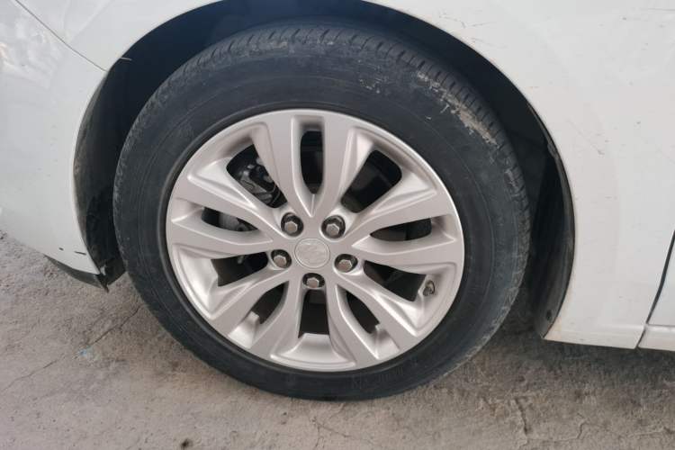 Used Buick GT 2021 Revised Version Flagship 1.5L Automatic Elite Edition Left Front Wheel Hub