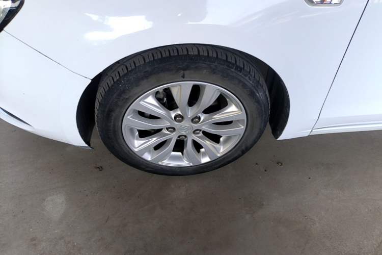 Used Buick GT 2021 Revised Version Flagship 1.5L Automatic Entry-Level Trim Left Front Wheel Hub