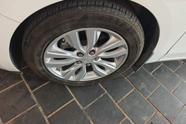Used Buick GT 2021 Revised Version Flagship 1.5L Automatic Elite Edition Left Front Wheel Hub