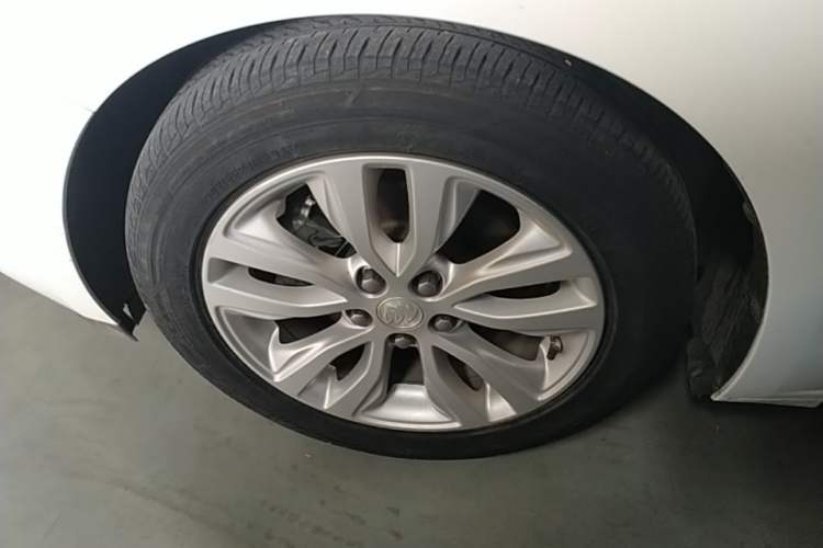 Used Buick GT 2021 Revised Version Flagship 1.5L Automatic Elite Edition Left Front Wheel Hub