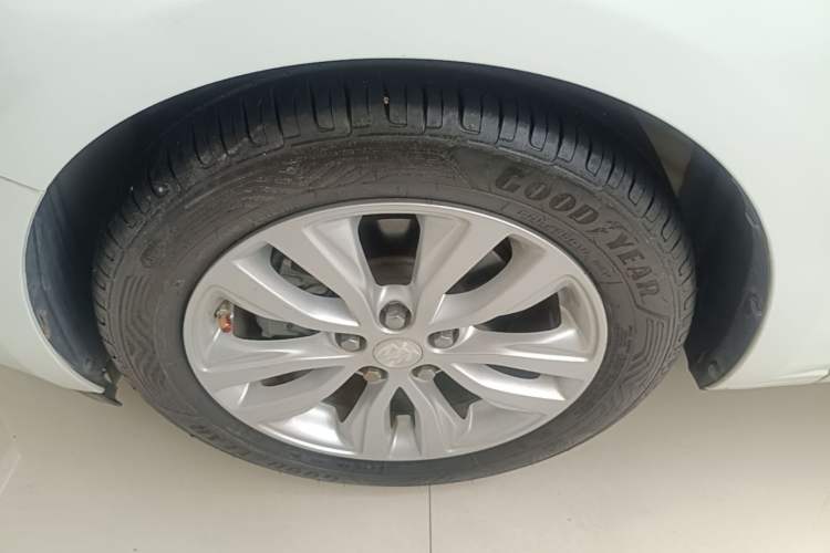 Used Buick GT 2021 Revised Version Flagship 1.5L Automatic Elite Edition Left Front Wheel Hub