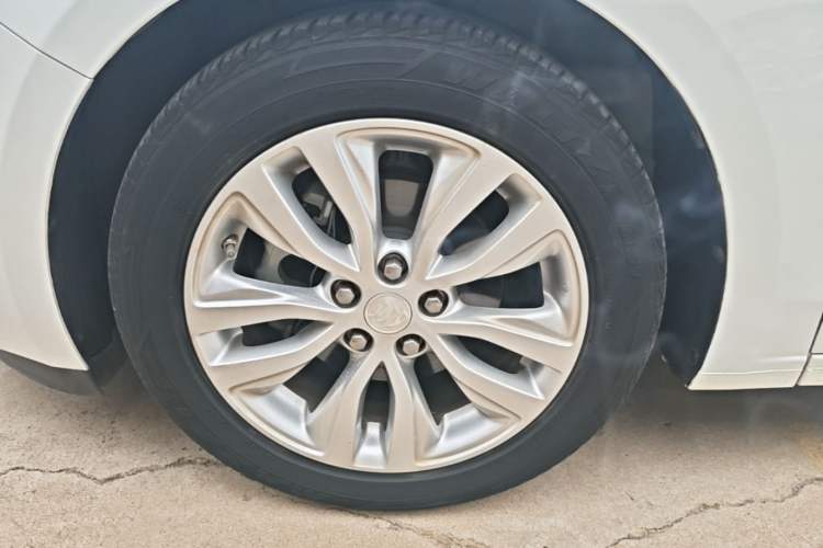 Used Buick GT 2021 Revised Version Flagship 1.5L Automatic Entry-Level Trim Left Front Wheel Hub