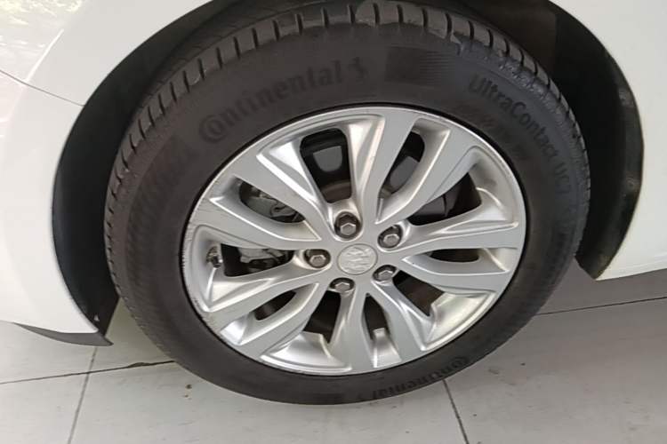 Used Buick GT 2021 Revised Version Flagship 1.5L Automatic Elite Edition Left Front Wheel Hub