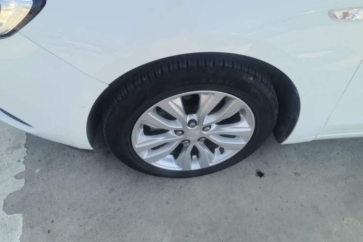 Used Buick GT 2021 Revised Version Flagship 1.5L Automatic Elite Edition Left Front Wheel Hub