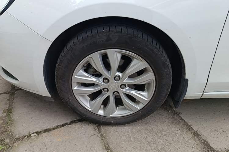 Used Buick GT 2021 Revised Version Flagship 1.5L Automatic Elite Edition Left Front Wheel Hub
