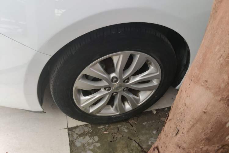 Used Buick GT 2021 Revised Version Flagship 1.5L Automatic Elite Edition Left Front Wheel Hub