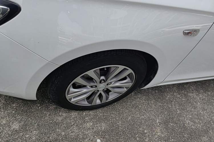 Used Buick GT 2021 Revised Version 1.3T Automatic Mild Hybrid Elite Edition Left Front Wheel Hub