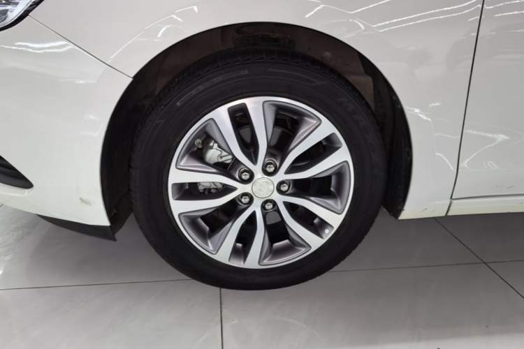 Used Buick GT 2021 Revised Version 1.3T Automatic Mild Hybrid Elite Edition Left Front Wheel Hub