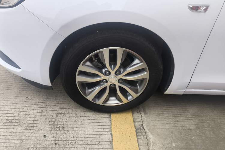 Used Buick GT 2021 1.3T Automatic Mild Hybrid Elite Version Left Front Wheel Hub