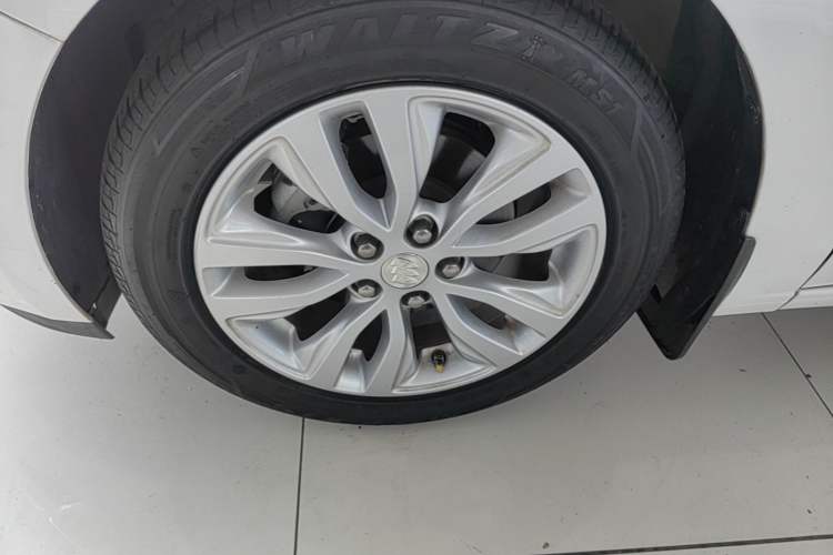 Used Buick GT 2021 Revised Version Flagship 1.5L Automatic Elite Edition Left Front Wheel Hub