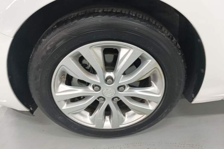 Used Buick GT 2021 Revised Version Flagship 1.5L Automatic Elite Edition Left Front Wheel Hub