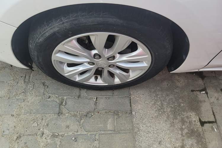 Used Buick GT 2021 Revised Version Flagship 1.5L Automatic Elite Edition Left Front Wheel Hub