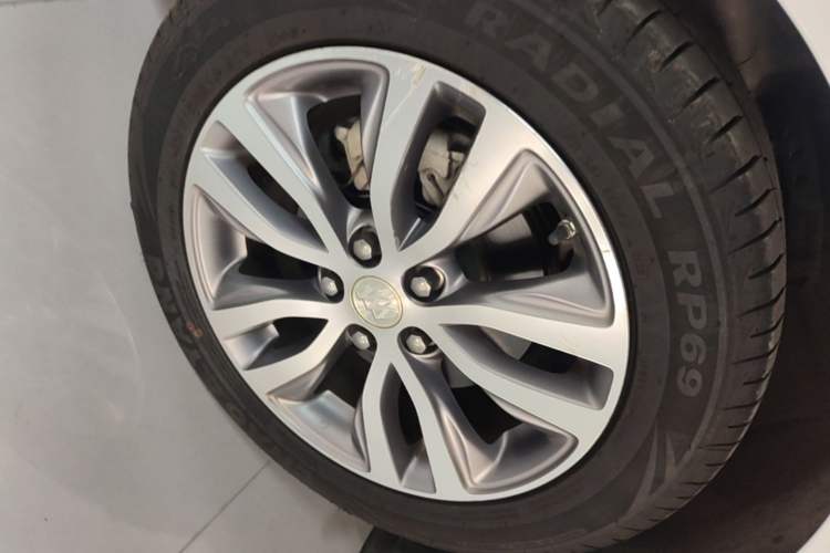 Used Buick GT 2021 Revised Version 1.3T Automatic Mild Hybrid Elite Edition Left Front Wheel Hub