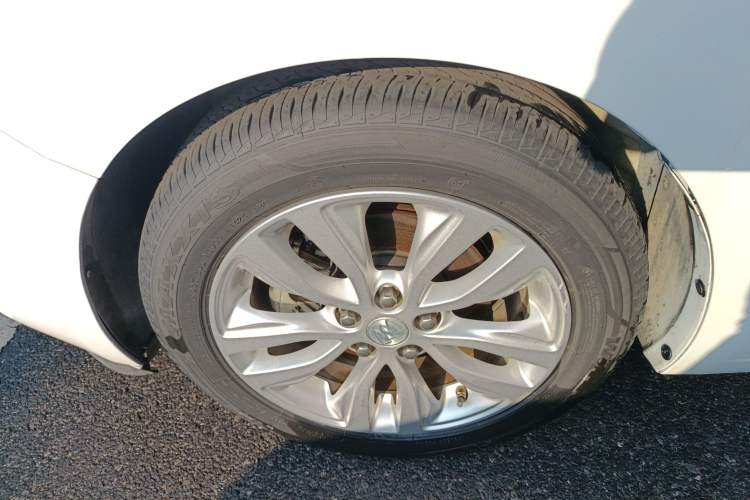 Used Buick GT 2021 Revised Version Flagship 1.5L Automatic Elite Edition Left Front Wheel Hub