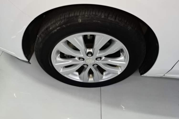 Used Buick GT 2021 Revised Version Flagship 1.5L Automatic Entry-Level Trim Left Front Wheel Hub