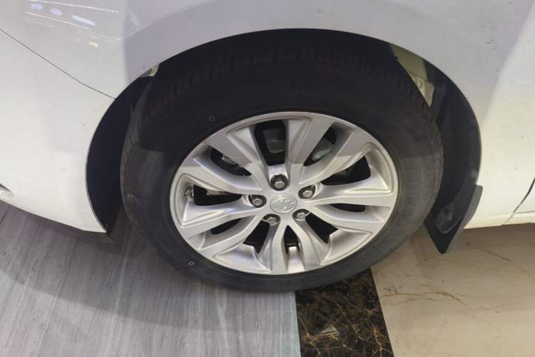 Used Buick GT 2021 Revised Version Flagship 1.5L Automatic Elite Edition Left Front Wheel Hub