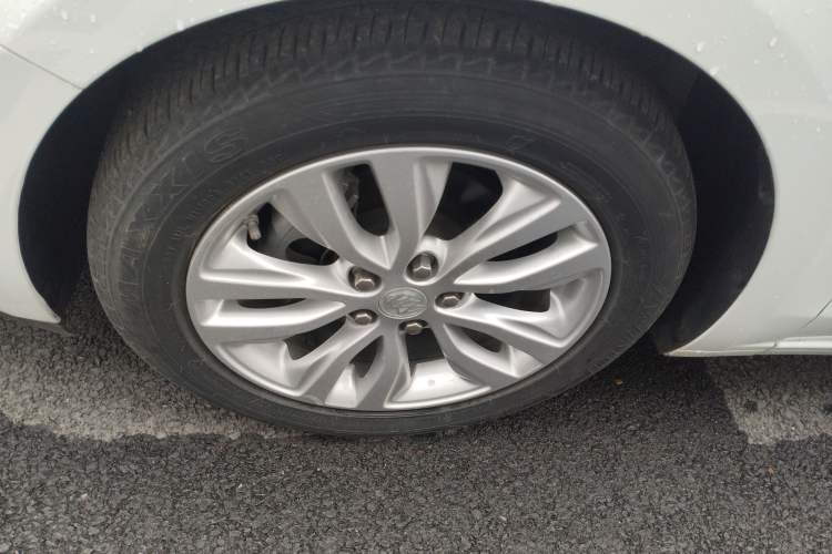 Used Buick GT 2021 Revised Version Flagship 1.5L Automatic Elite Edition Left Front Wheel Hub