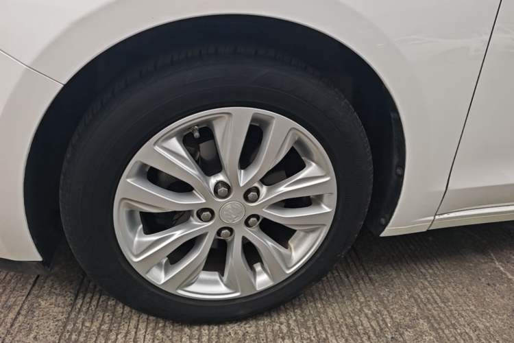 Used Buick GT 2021 Revised Version Flagship 1.5L Automatic Elite Edition Left Front Wheel Hub