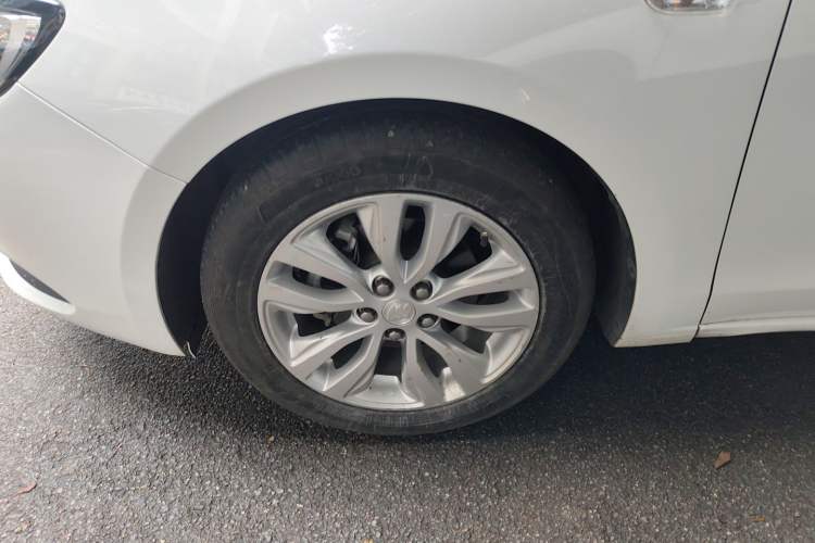 Used Buick GT 2021 Revised Version Flagship 1.5L Automatic Elite Edition Left Front Wheel Hub