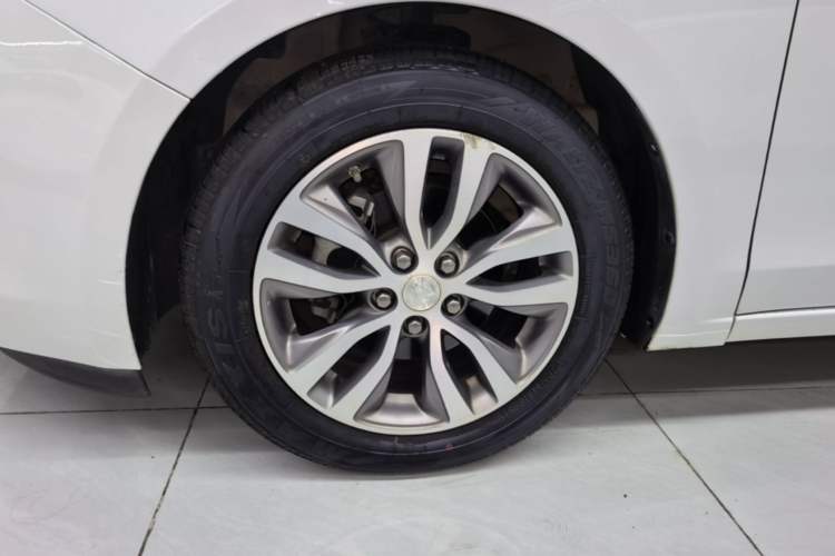 Used Buick GT 2021 Revised Version 1.3T Automatic Mild Hybrid Elite Edition Left Front Wheel Hub