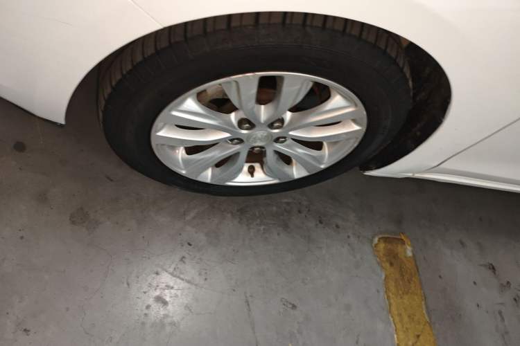 Used Buick GT 2021 Revised Version Flagship 1.5L Automatic Elite Edition Left Front Wheel Hub
