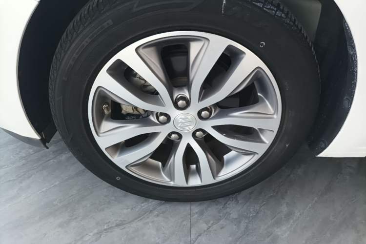 Used Buick GT 2021 1.3T Automatic Mild Hybrid Elite Version Left Front Wheel Hub