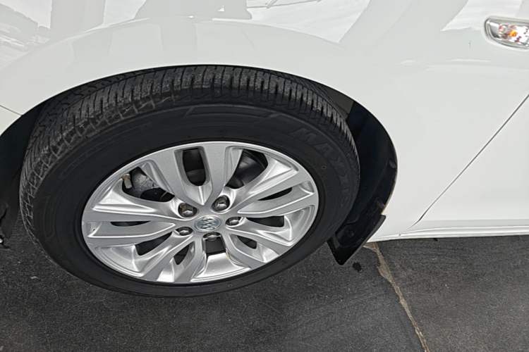 Used Buick GT 2021 Revised Version Flagship 1.5L Automatic Elite Edition Left Front Wheel Hub