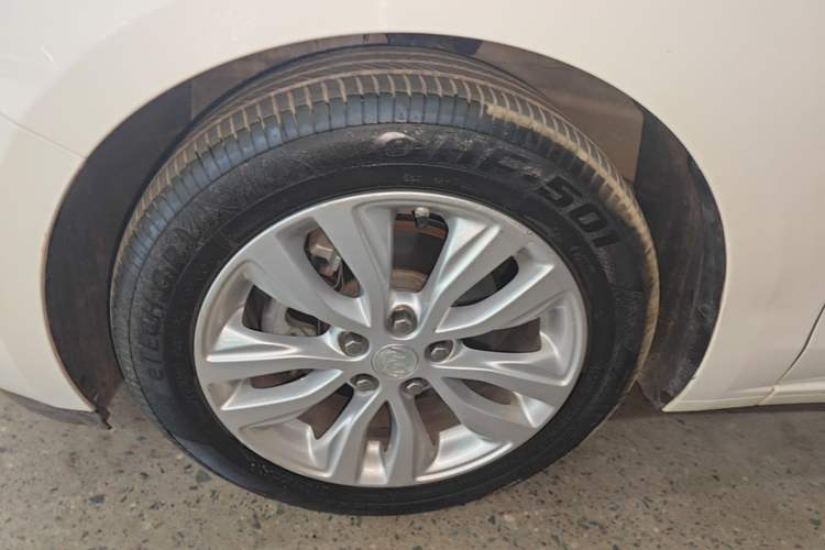 Used Buick GT 2021 Revised Version Flagship 1.5L Automatic Elite Edition Left Front Wheel Hub