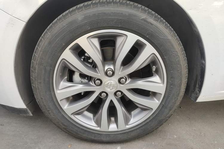 Used Buick GT 2021 1.3T Automatic Mild Hybrid Elite Version Left Front Wheel Hub