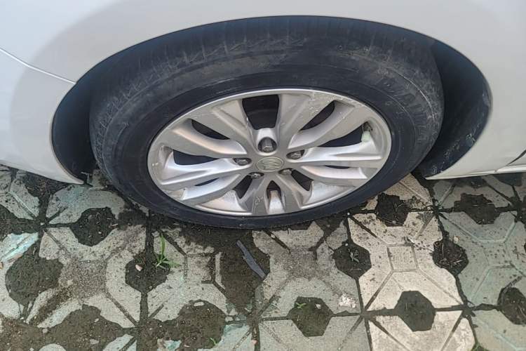 Used Buick GT 2021 Revised Version Flagship 1.5L Automatic Elite Edition Left Front Wheel Hub
