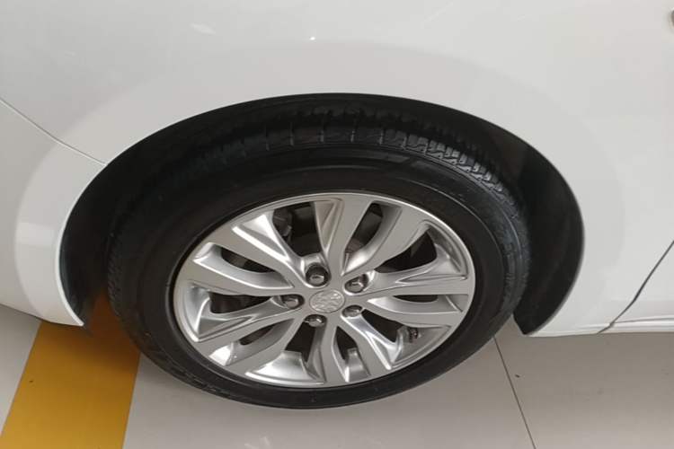Used Buick GT 2021 Revised Version Flagship 1.5L Automatic Entry-Level Trim Left Front Wheel Hub