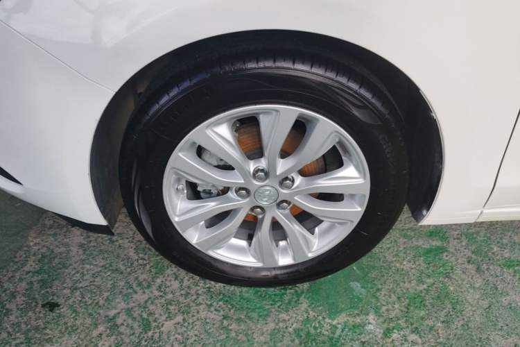 Used Buick GT 2021 1.3T Automatic Mild Hybrid Elite Version Left Front Wheel Hub