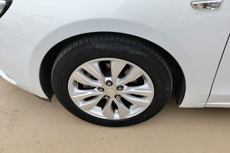 Used Buick GT 2021 Revised Version Flagship 1.5L Automatic Elite Edition Left Front Wheel Hub