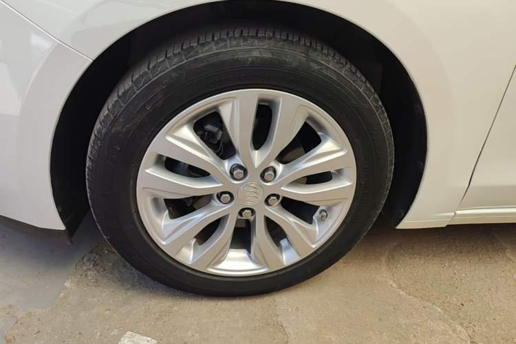 Used Buick GT 2021 Revised Version Flagship 1.5L Automatic Elite Edition Left Front Wheel Hub