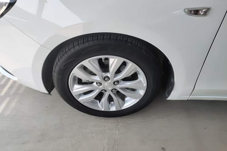 Used Buick GT 2021 Revised Version Flagship 1.5L Automatic Elite Edition Left Front Wheel Hub