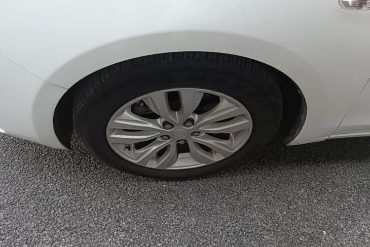 Used Buick GT 2021 Revised Version Flagship 1.5L Automatic Elite Edition Left Front Wheel Hub