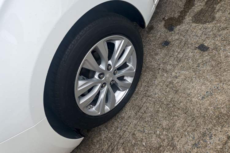 Used Buick GT 2021 Revised Version Flagship 1.5L Automatic Elite Edition Left Front Wheel Hub