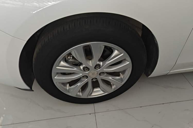 Used Buick GT 2021 Revised Version Flagship 1.5L Automatic Entry-Level Trim Left Front Wheel Hub