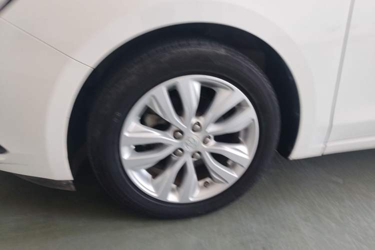 Used Buick GT 2021 Revised Version Flagship 1.5L Automatic Elite Edition Left Front Wheel Hub