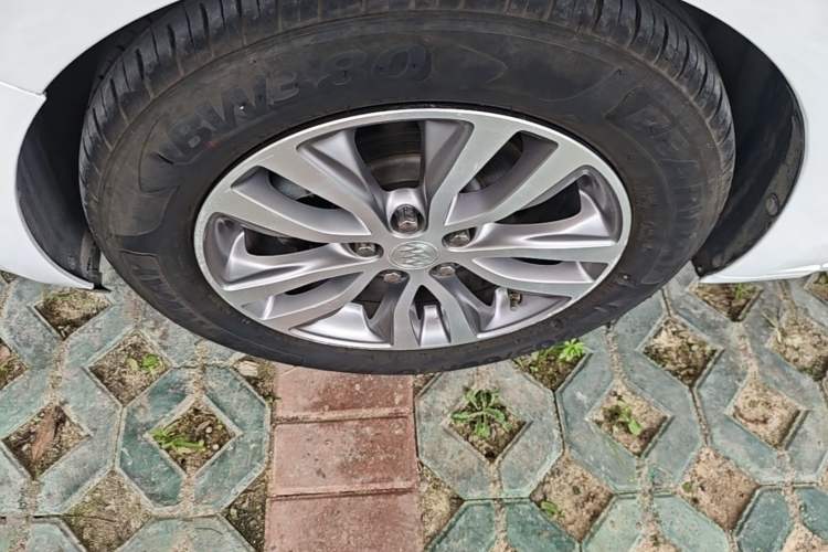 Used Buick GT 2021 1.3T Automatic Mild Hybrid Elite Version Left Front Wheel Hub