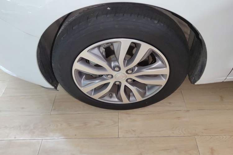 Used Buick GT 2021 Revised Version 1.3T Automatic Mild Hybrid Elite Edition Left Front Wheel Hub