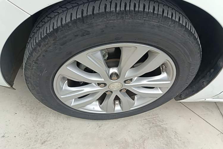 Used Buick GT 2021 Revised Version Flagship 1.5L Automatic Elite Edition Left Front Wheel Hub