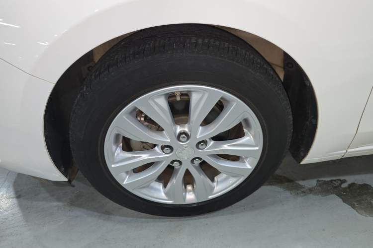 Used Buick GT 2021 Revised Version Flagship 1.5L Automatic Elite Edition Left Front Wheel Hub