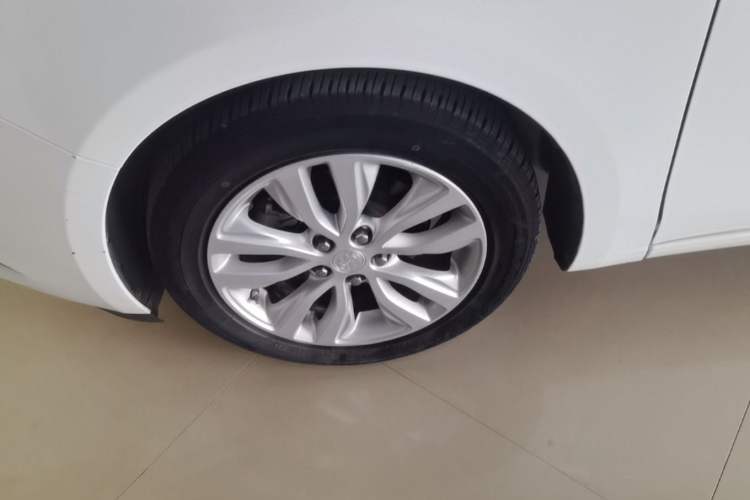 Used Buick GT 2021 Revised Version Flagship 1.5L Automatic Elite Edition Left Front Wheel Hub