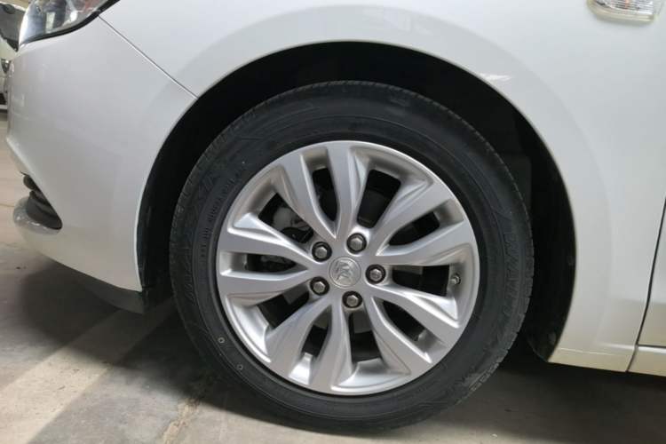 Used Buick GT 2021 Revised Version Flagship 1.5L Automatic Elite Edition Left Front Wheel Hub