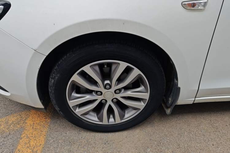 Used Buick GT 2021 Revised Version 1.3T Automatic Mild Hybrid Elite Edition Left Front Wheel Hub