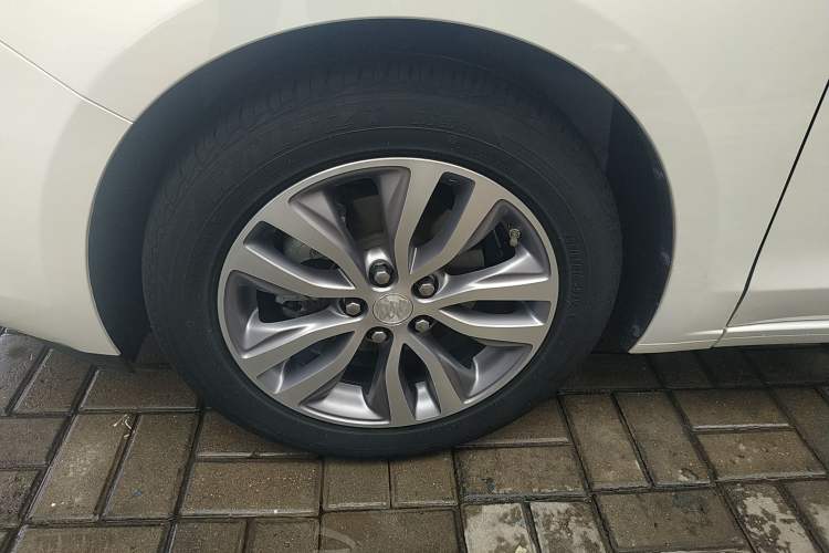 Used Buick GT 2021 Revised Version 1.3T Automatic Mild Hybrid Elite Edition Left Front Wheel Hub