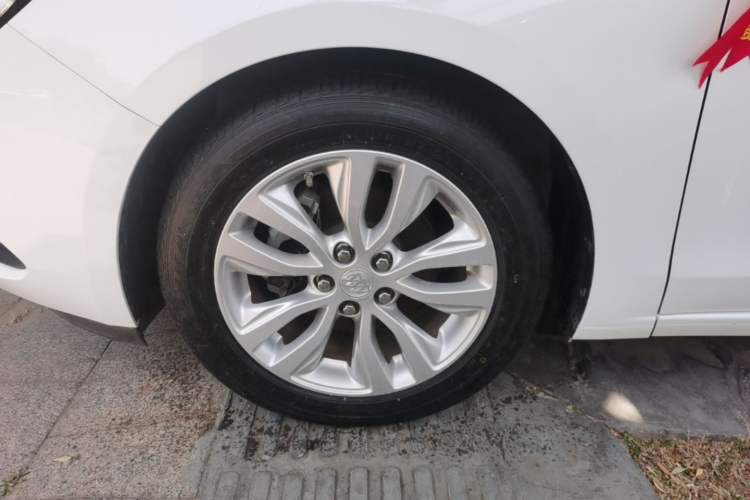 Used Buick GT 2021 Revised Version Flagship 1.5L Automatic Elite Edition Left Front Wheel Hub