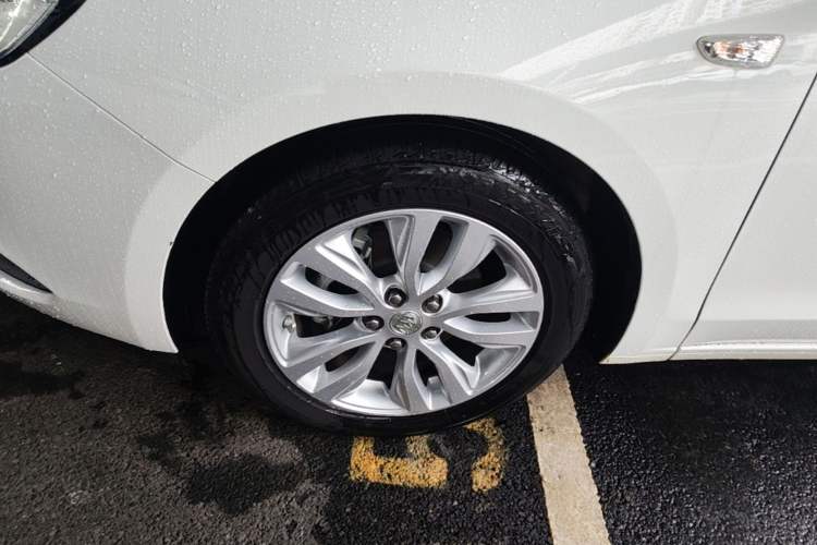 Used Buick GT 2021 Revised Version Flagship 1.5L Automatic Elite Edition Left Front Wheel Hub