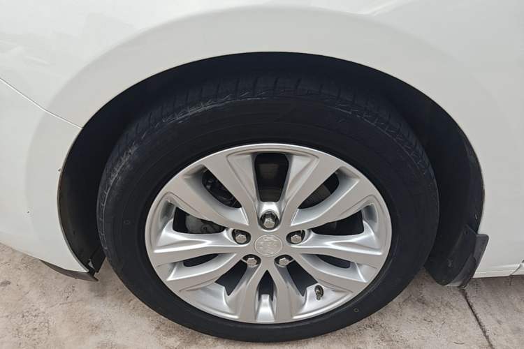 Used Buick GT 2021 Revised Version Flagship 1.5L Automatic Elite Edition Left Front Wheel Hub